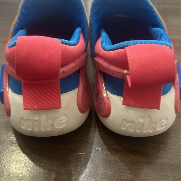 Girls Nike sneakers size 11 - Picture 4 of 4